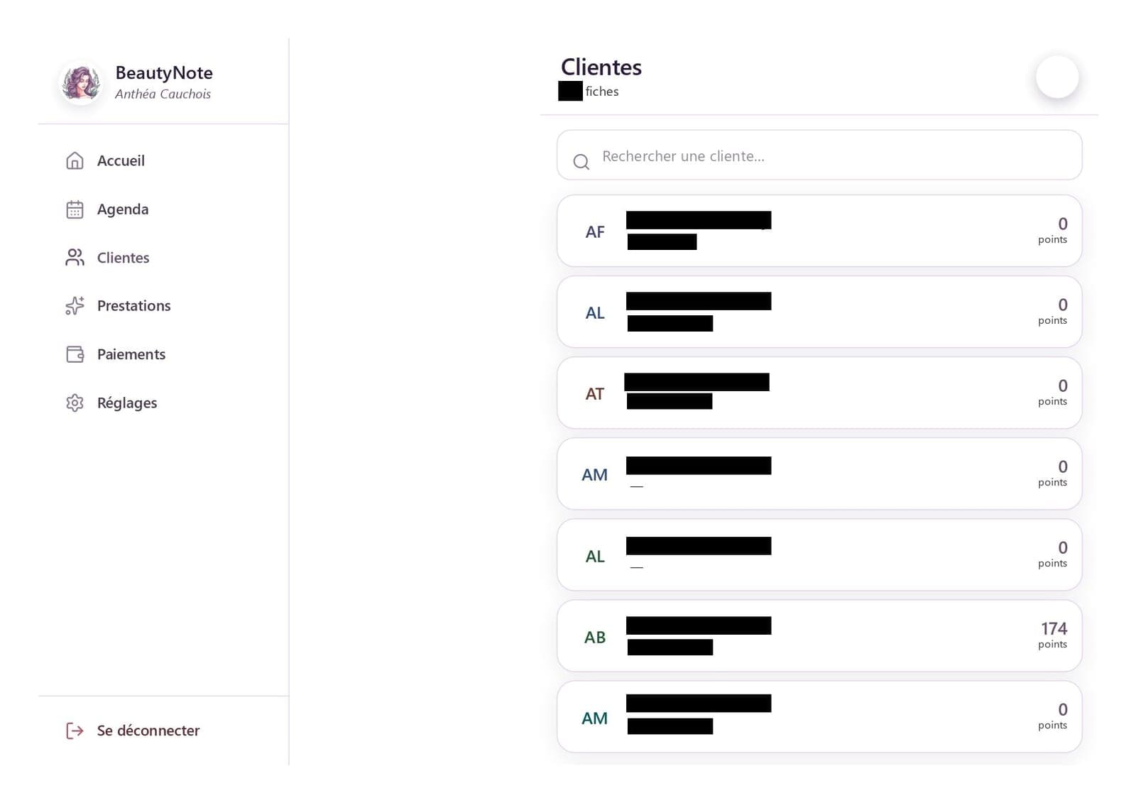 Liste des fiches clientes de Beauty Note avec le solde de points de fidélité (noms masqués)
